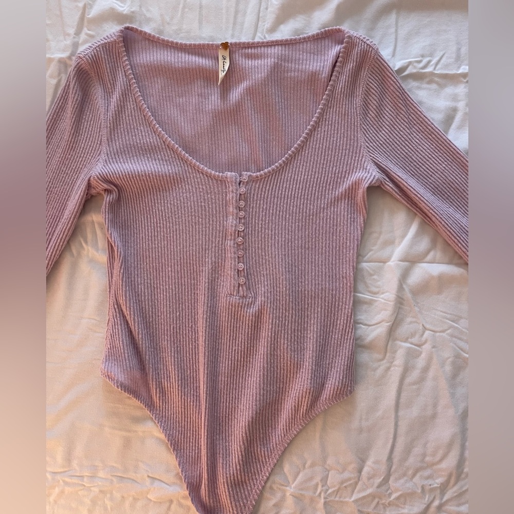 Adorable light pink long sleeve rubber bodysuit!